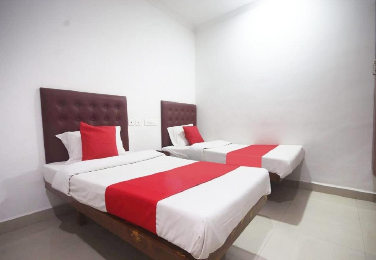 Hotel Jayaram 치담바람 외부 사진