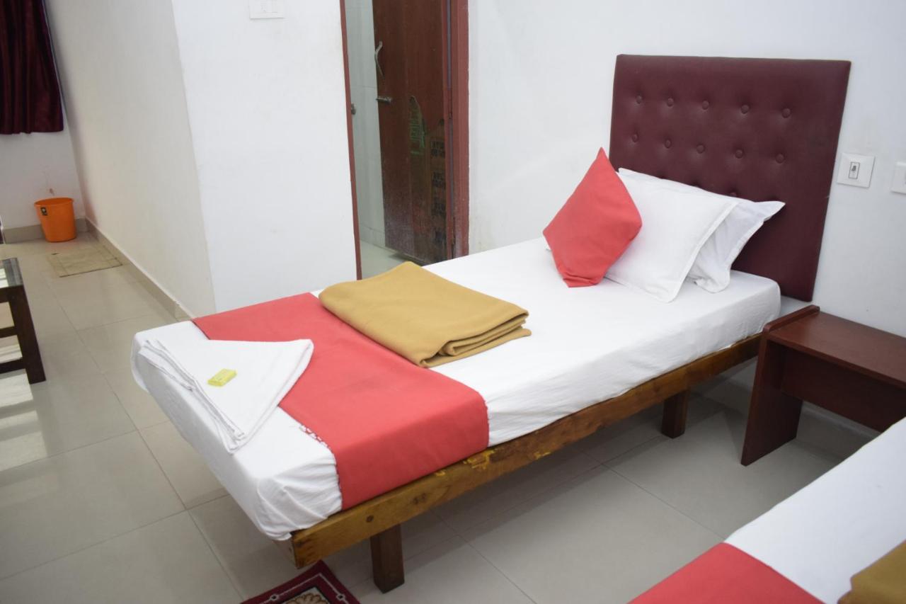 Hotel Jayaram 치담바람 외부 사진