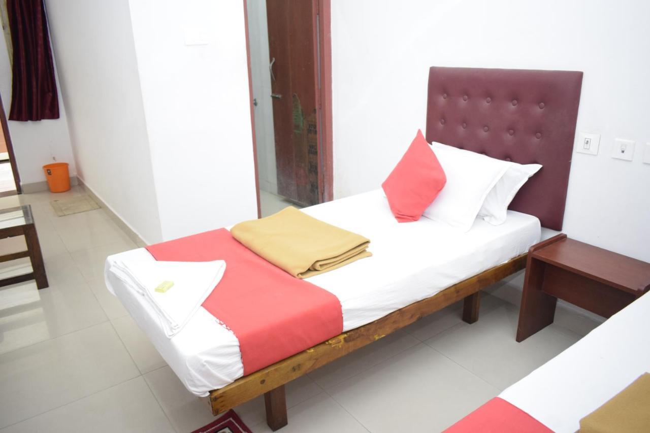 Hotel Jayaram 치담바람 외부 사진